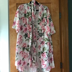 Flowery robe - Never worn